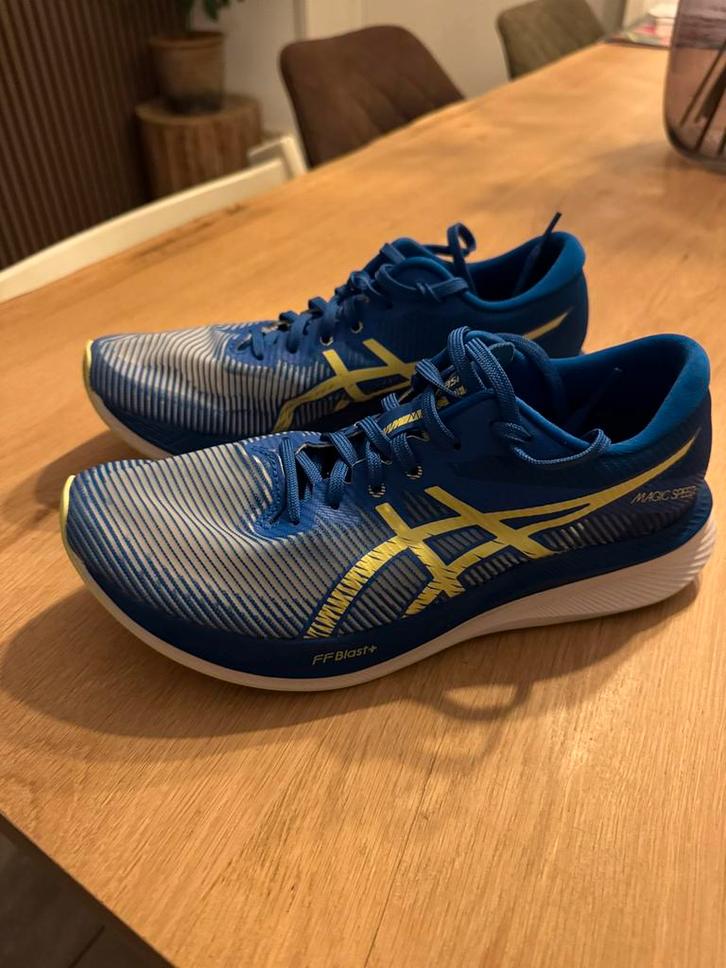 Asics Magic Speed 3 mt 42, Sport en Fitness, Loopsport en Atletiek, Zo goed als nieuw, Hardloopschoenen, Asics, Ophalen of Verzenden
