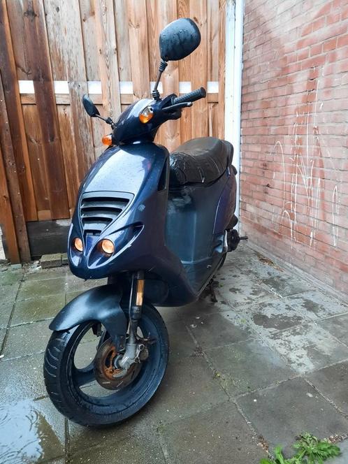 Piaggio typhoon nnt  zonder 123 rdw afgemeld, Fietsen en Brommers, Scooters | Piaggio, Gebruikt, Overige modellen, Benzine, Ophalen