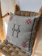 Sabra Kussen - Handgemaakt - 50x50 cm, Ophalen of Verzenden, Nieuw, Grijs, Vierkant