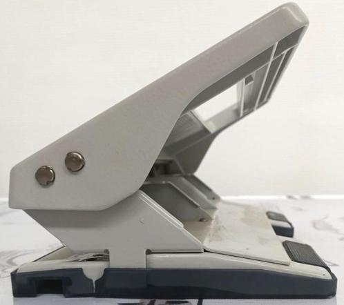 A4 perforator zware uitvoering, Diversen, Bureau-accessoires, Zo goed als nieuw, Ophalen