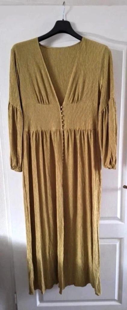 Mosgroene lange jurk met knopen | Nieuw | Maat S, Kleding | Dames, Jurken, Nieuw, Maat 36 (S), Groen, Onder de knie, Ophalen of Verzenden