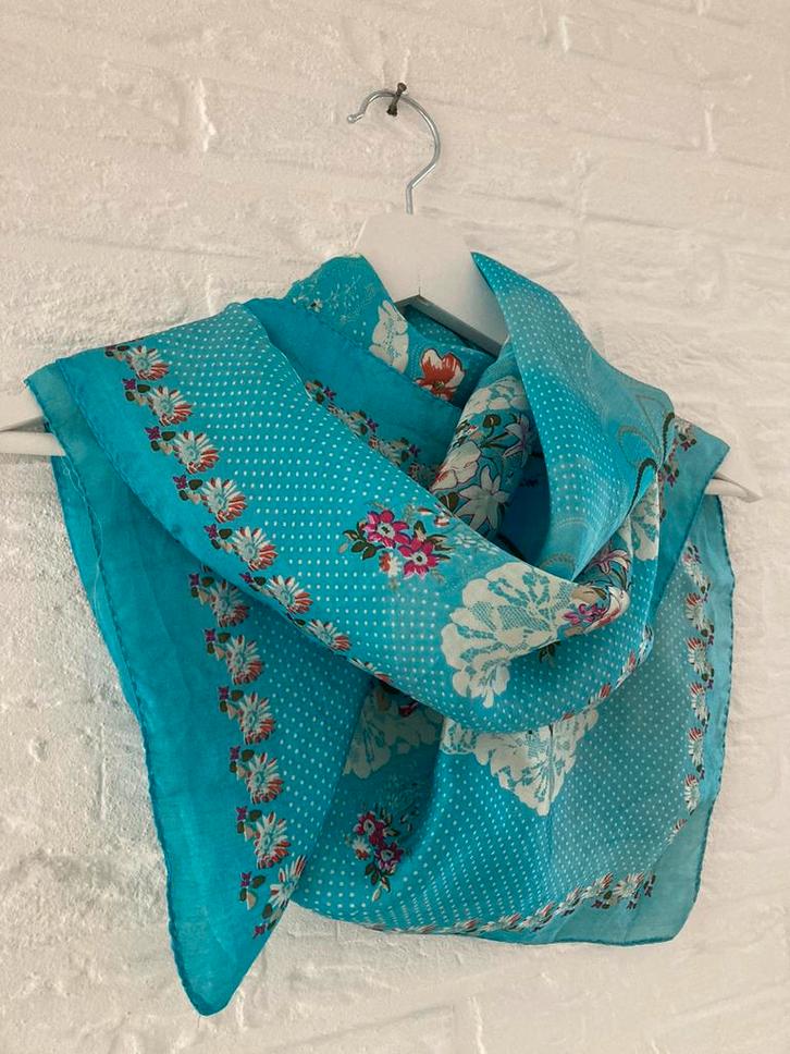 💫 Zijde SHAWL sjaal silk scarf foulard, Kleding | Dames, Mutsen, Sjaals en Handschoenen, Zo goed als nieuw, Sjaal, Ophalen of Verzenden
