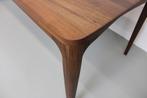 Artisan Twist tafel, Europees walnoot, 240/90/76 cm, 200 cm of meer, 50 tot 100 cm, Nieuw, Rechthoekig