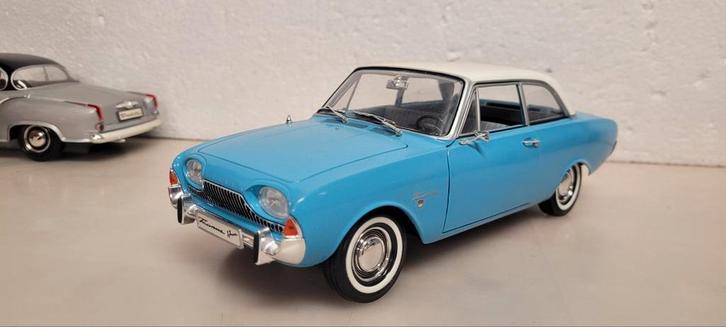 Revell Ford Taunus 17M, Hobby en Vrije tijd, Modelauto's | 1:18, Zo goed als nieuw, Auto, Revell, Ophalen of Verzenden