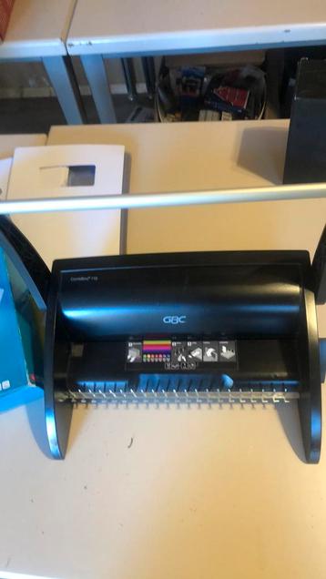 Inbindmachine met toebehoren beschikbaar voor biedingen