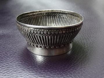 Zilveren kom, kommetje smalle ribben langs de body, gemerkt beschikbaar voor biedingen