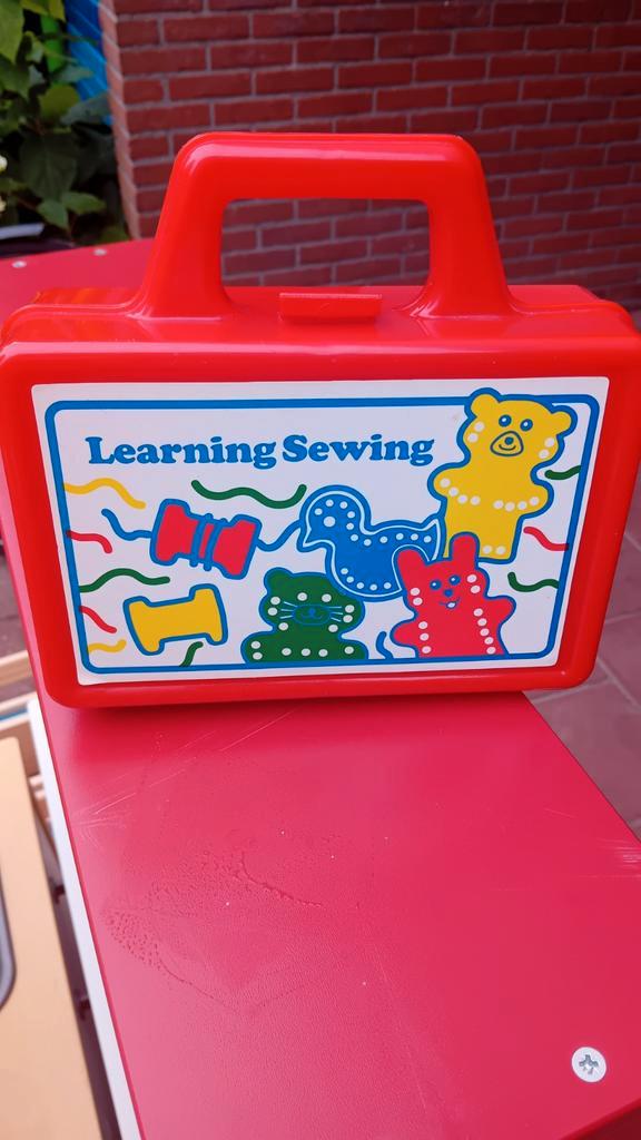 Vintage Learning Sewing Speelgoed Set, Hobby en Vrije tijd, Naaimachines en Toebehoren, Gebruikt, Toebehoren, Ophalen of Verzenden