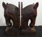 Houten boekensteunen met paarden hoofd [1105], Ophalen
