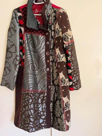 Mooie Desigual herfst/winterjas maat 38 beschikbaar voor biedingen