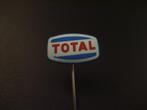 Total benzinemerk ovaal logo, speldje, Verzamelen, Speldjes, Pins en Buttons, Verzenden, Gebruikt, Overige onderwerpen