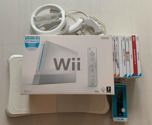 Wii in doos met 3 controllers, 8 games, board, 2 stuurtjes, Spelcomputers en Games, Spelcomputers | Nintendo Wii, Gebruikt, Met 3 controllers of meer