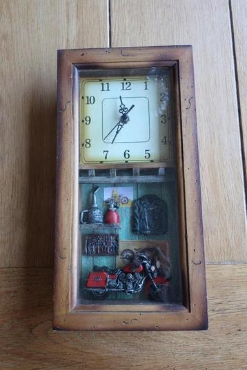 klok Glas, Hout, Metaal - 1980-1990 - Motorcycle Shadow Box beschikbaar voor biedingen
