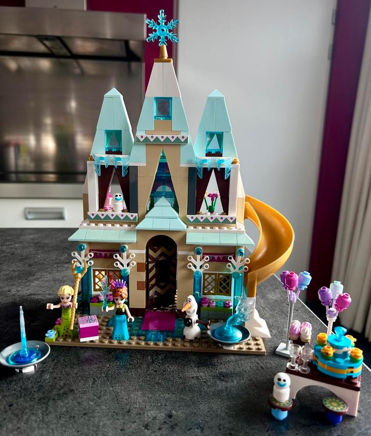 LEGO Friends 41068 Disney Frozen kasteel, Kinderen en Baby's, Speelgoed | Duplo en Lego, Zo goed als nieuw, Ophalen of Verzenden