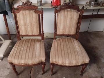 2 houten oude antieke eetkamerstoelen bekleed Samen 35 EURO beschikbaar voor biedingen