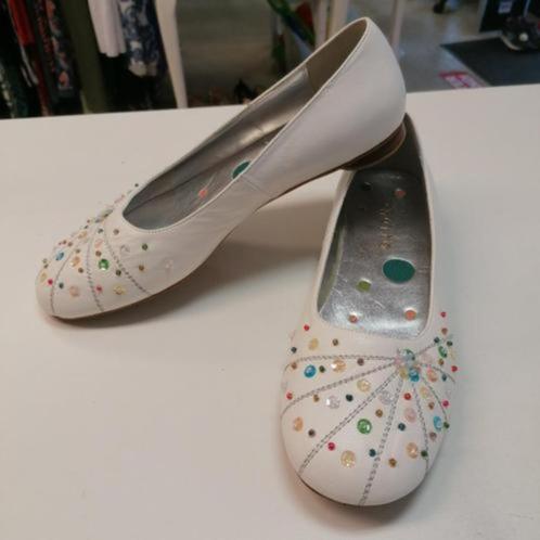 Invito wit leren ballerina schoenen + steentjes 40 nr 39314, Kleding | Dames, Schoenen, Zo goed als nieuw, Ballerina's, Wit, Ophalen of Verzenden