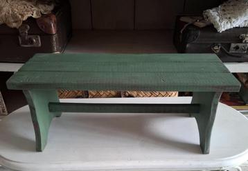 Brocante/vintage oud bankje (venster) beschikbaar voor biedingen