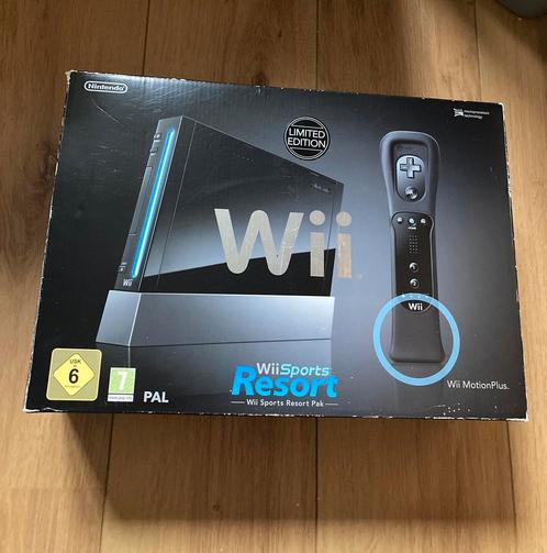 Wii resort bundle in doos, Spelcomputers en Games, Spelcomputers | Nintendo Wii, Gebruikt, Met 1 controller, Met games, Ophalen of Verzenden