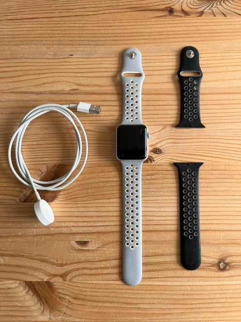 Apple watch series 2 nike+ 42 mm aluminium, Sieraden, Tassen en Uiterlijk, Smartwatches, Gebruikt, iOS, Zilver, Ophalen of Verzenden
