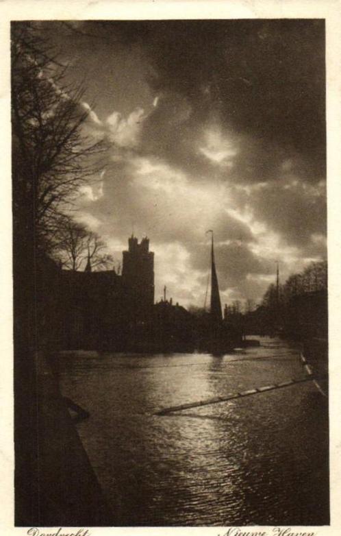 Dordrecht, Nieuwe Haven - ongelopen, Verzamelen, Ansichtkaarten | Nederland, Ongelopen, Zuid-Holland, 1920 tot 1940, Ophalen of Verzenden