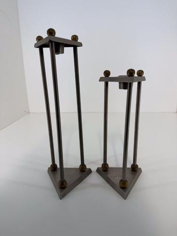 Modernistische metalen kandelaars (set van 2) beschikbaar voor biedingen