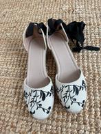 Nieuw! Ecru espadrilles (39/40) met zwarte bloemetjes, Wit, Nieuw, Ophalen of Verzenden, Onbekend