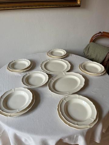 Wedgwood Queen’s Plain eetservies beschikbaar voor biedingen