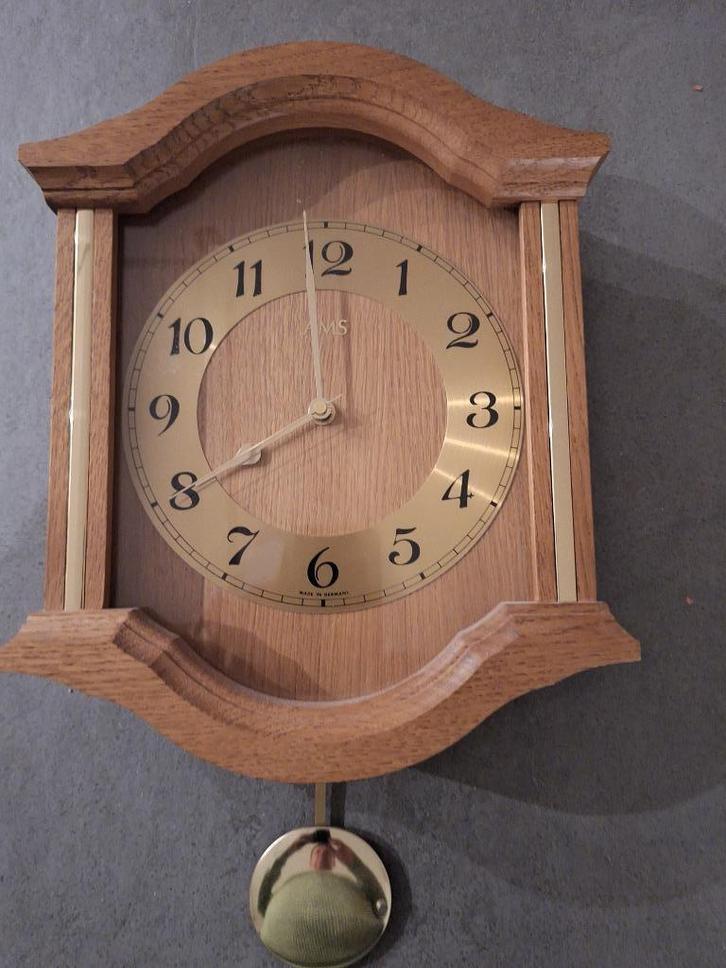 Radiogestuurde AMS houten wandklok, Huis en Inrichting, Woonaccessoires | Klokken, Gebruikt, Wandklok, Analoog, Ophalen