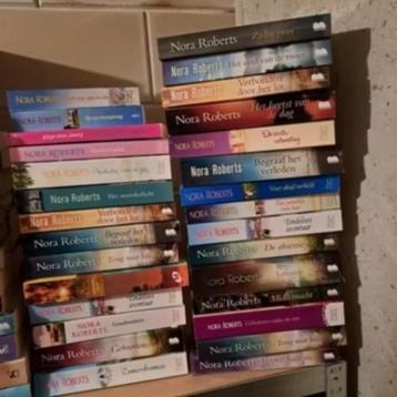 ROMANS & CHICKLITS / in totaal 155 stuks beschikbaar voor biedingen