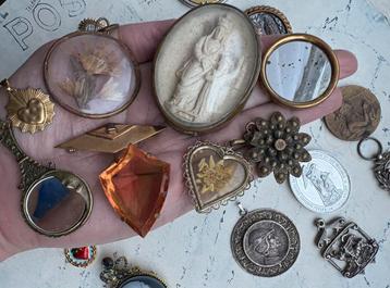 Vintage Franse anieke sieraden beschikbaar voor biedingen