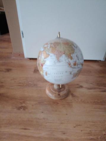1 Wereldbollen beschikbaar voor biedingen