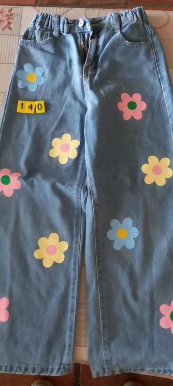 wijde jeans broek met bloemen maat 140 beschikbaar voor biedingen