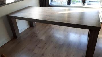 eettafel  beschikbaar voor biedingen