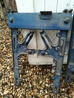 Twee zware industriële poten voor bijv. een tafel, Ophalen