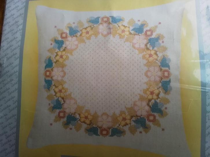Zareska Borduurpakket Kussen, Hobby en Vrije tijd, Borduren en Borduurmachines, Nieuw, Borduurpakket, Ophalen of Verzenden
