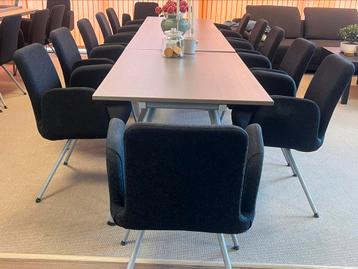 6 x Ikea Galant bureau + 5 stoelen Type Patrick - afbeelding 2