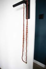 Vintage lange kralenketting met bruin/rode kralen, Overige materialen, Ophalen of Verzenden, Verstelbaar, Bruin