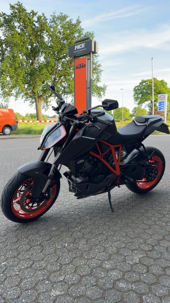 KTM 1290 Super Duke R • Akrapovic Carbon • Dealer • NL, Motoren, Motoren | KTM, Bedrijf, Naked bike, meer dan 35 kW, 2 cilinders