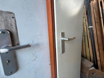 2 Binnendeuren met Kozijn 206x70 beschikbaar voor biedingen
