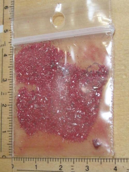 m. 10Kt ruwe edelsteen CINNABER (4) (sporadisch), Verzamelen, Mineralen en Fossielen, Mineraal, Verzenden