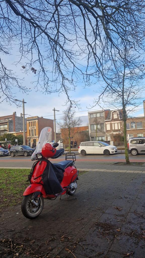 Vespa sprint 2020 E4, Fietsen en Brommers, Scooters | Vespa, Gebruikt, Vespa S, Maximaal 25 km/u, Benzine, Ophalen of Verzenden