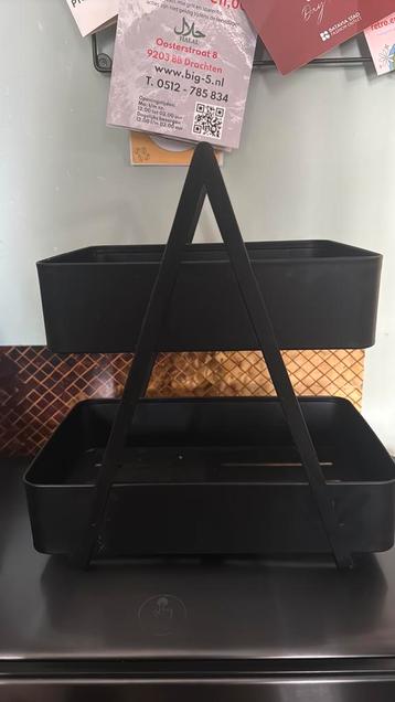 Etagère van de kwantum zwart metaal beschikbaar voor biedingen