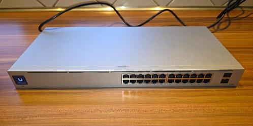 Ubiquiti UniFi USW-24 - 24 port netwerk switch, Computers en Software, Netwerk switches, Gebruikt, Ophalen of Verzenden