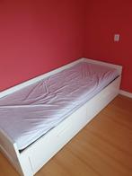 Ikea uitschuifbaar bed, moet nu weg! Voor 2 personen dit bed, Huis en Inrichting, Slaapkamer | Bedden, Wit, Zo goed als nieuw