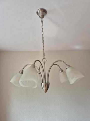 Hanglamp met glazen kapjes beschikbaar voor biedingen
