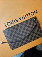 Louis Vuitton pouch, Sieraden, Tassen en Uiterlijk, Tassen | Damestassen, Nieuw, Ophalen of Verzenden
