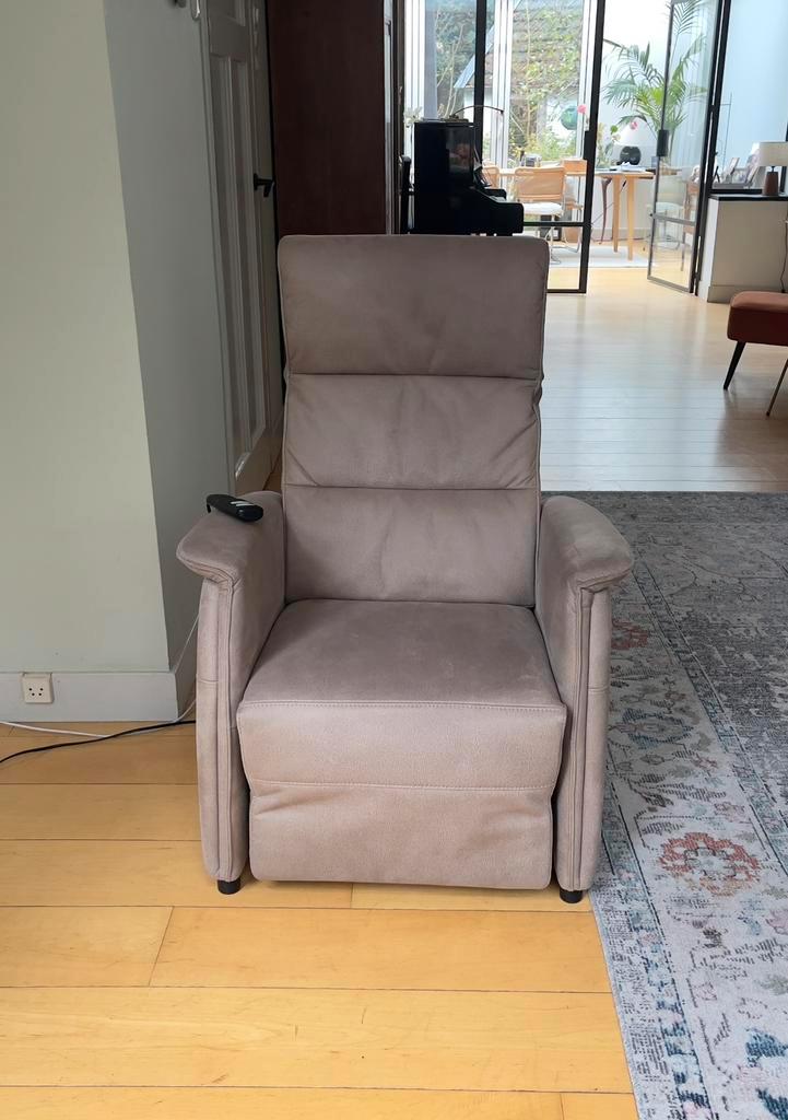 Elektrische Sta-op Stoel - Werkt Perfect, Huis en Inrichting, Stoelen, Zo goed als nieuw, Eén, Ophalen