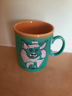 Mok met varkens motief van JUST MUGS made in england 9 cm h., Huis en Inrichting, Keuken | Servies, Ophalen of Verzenden, Aardewerk