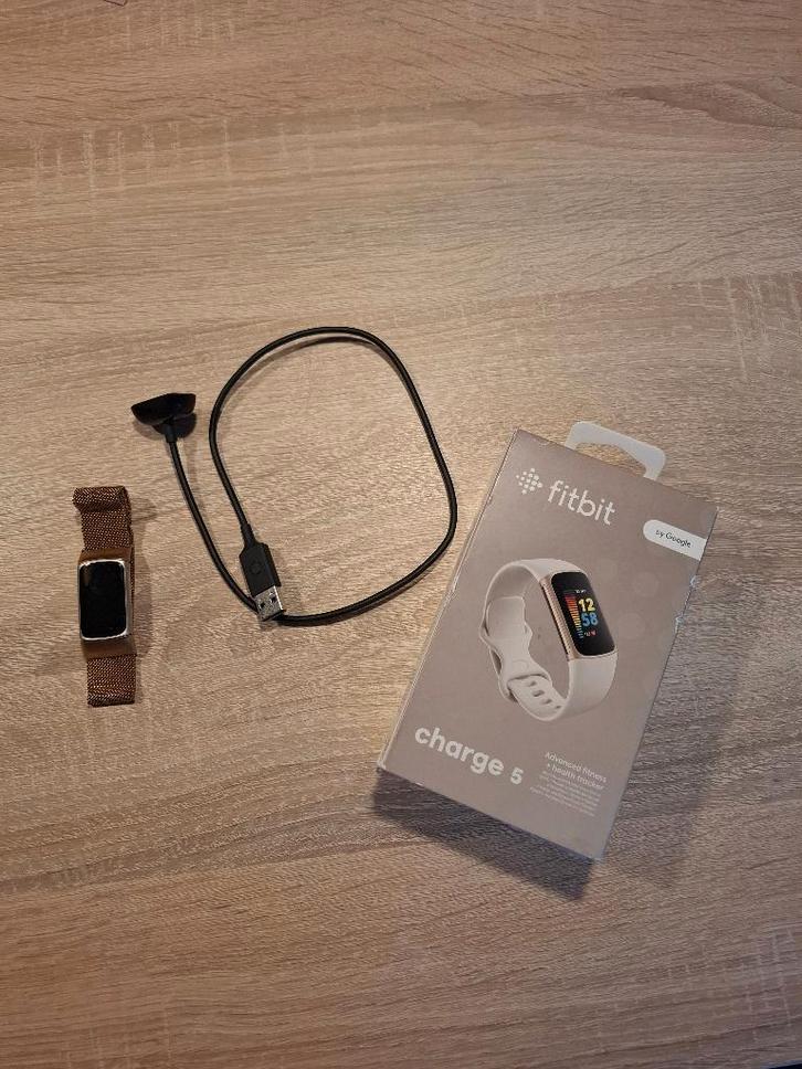 Fitbit Charge 5, Sieraden, Tassen en Uiterlijk, Activity trackers, Gebruikt, Android, Zilver, Ophalen