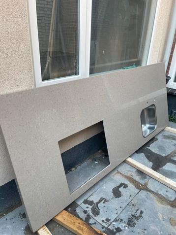 Aanrechtblad B248,5cmx D100cm beschikbaar voor biedingen
