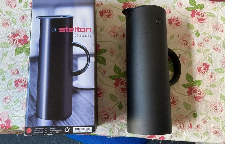 matzwarte Stelton thermoskan, water- thee- of koffiekan, Huis en Inrichting, Keuken | Keukenbenodigdheden, Zo goed als nieuw, Ophalen of Verzenden